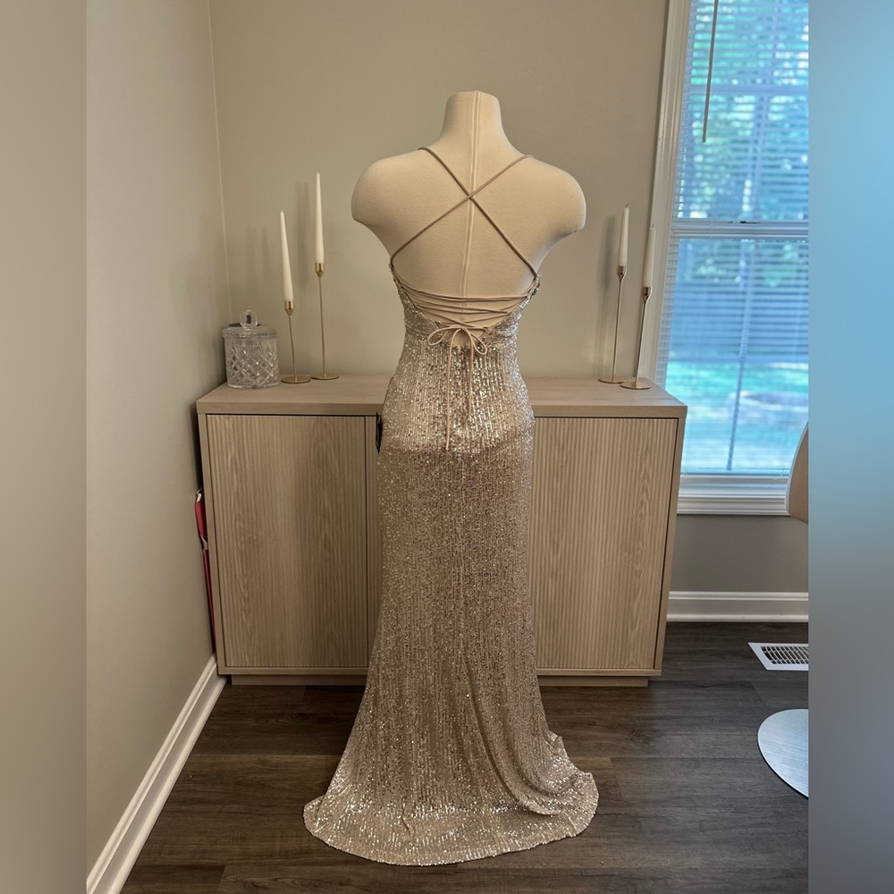 NWT Lulu’s Champagne Dress - Picture 3 of 8